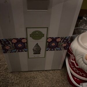 Scentsy Be Jolly Warmer - Red and White